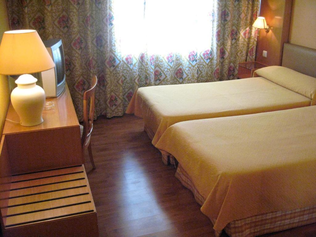 Hotel Restaurante San Roque Medina del Campo Room photo